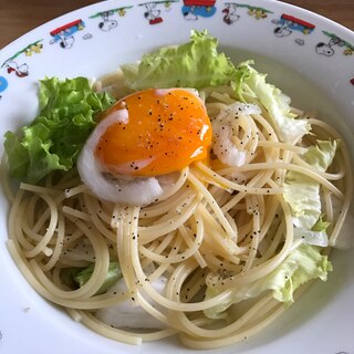 新玉ねぎと黒胡椒の卵がとろーりパスタ